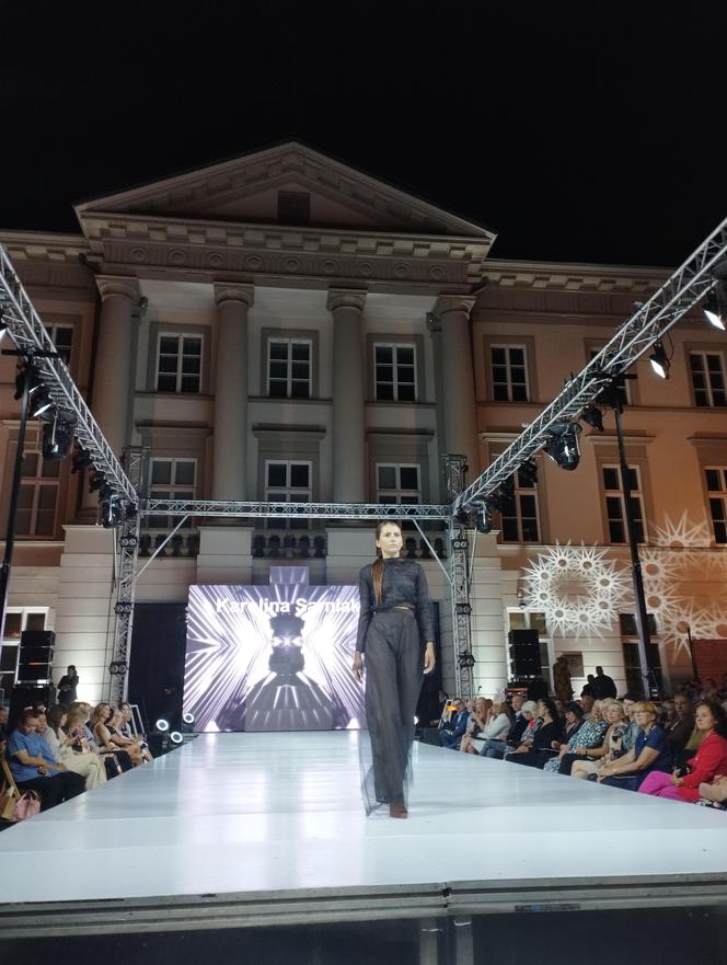 RADOM FASHION SHOW