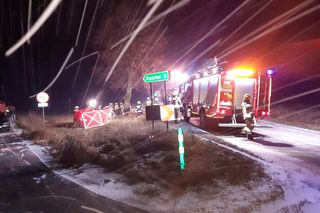 Nowowola. Tragiczny wypadek na Podlasiu. Opel uderzył w drzewo