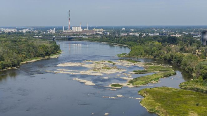 Wisła wysycha. Tak źle nie było nigdy w historii. Zdjęcia z lotu ptaka obrazują skalę suszy