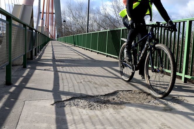 Ścieżka rowerowa na moście Siekierkowskim (luty 2025)