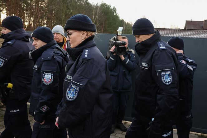 Policjanci pod domem Zbigniewa Ziobry