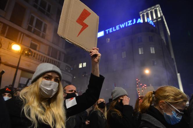 Strajk Kobiet. MASOWA demonstracja w Warszawie, kobiety ogłosiły miejsce i termin