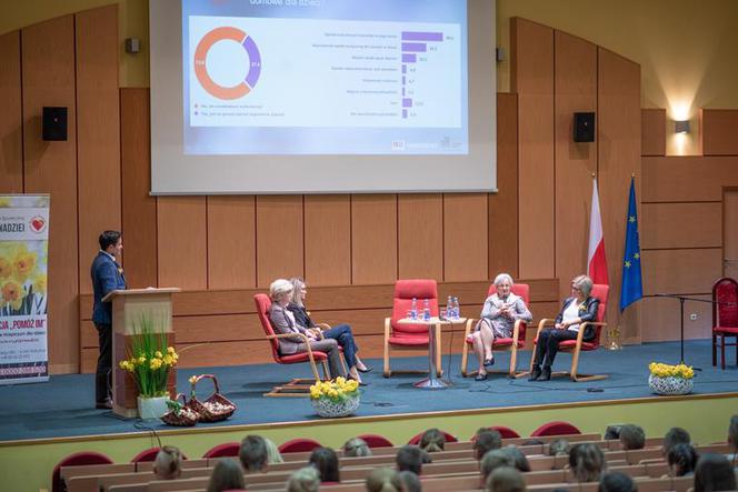 Fundacja "Pomóż Im". Po raz dziesiąty zaczęli siać Pola Nadziei [ZDJĘCIA]