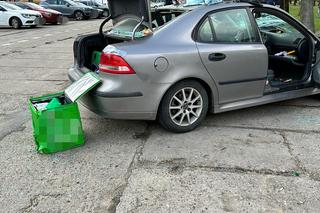 Poranna awantura na Mokotowie. W aucie znaleziono broń i nóż. Zatrzymano dwie osoby