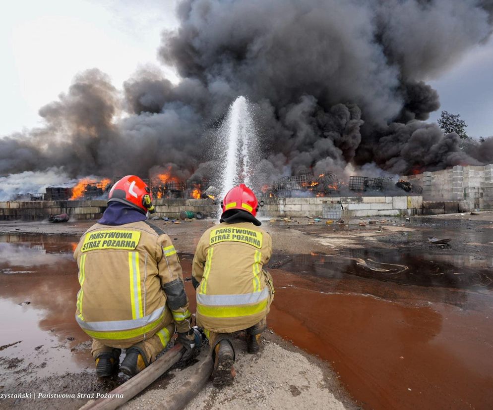 Gigantyczny pożar chemikaliów w Siemianowicach Śląskich. Wdrożono specjalne środki 