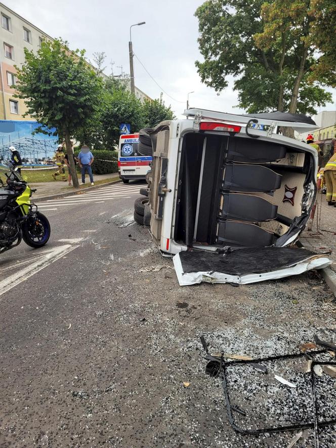 Wypadek w Lubrańcu. Wiele osób rannych po zderzeniu busa i osobówki [ZDJĘCIA]