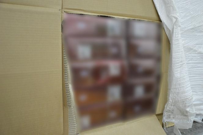 Budzisko. KAS udaremniła przemyt blisko 1 mln paczek papierosów. Kontrabanda była ukryta w dwóch ciężarówkach