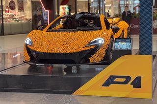 McLaren P1 z klocków Lego zaparkował w Poznaniu! To jedyny model na świecie [ZDJĘCIA]