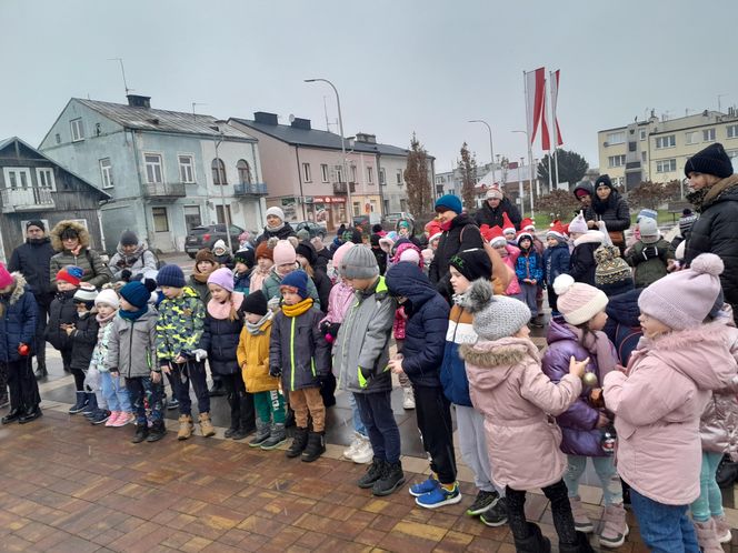 Na rynku w Mordach stanęła choinka