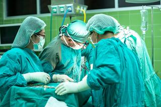 Chirurdzy z USC w Rzeszowie wykonali dwie operacje raka odbytnicy w asyście robota da Vinci