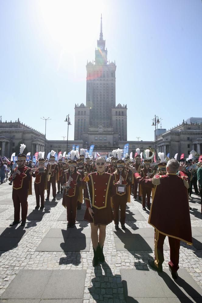 Święto Pracy w Warszawie. Przemaszerowali pod hasłem  "Chcemy Europy Socjalnej!"