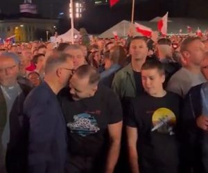 Karol Nawrocki śpiewa (nie)zakazane piosenki