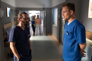 Na dobre i na złe odc. 732. Artur Bart (Piotr Głowacki), Michał Wilczewski (Mateusz Janicki)