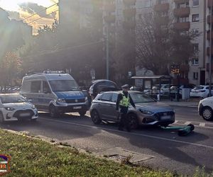 Tychy: 14-latka spowodowała wypadek drogowy jadąc na hulajnodze. Wpadła pod samochód