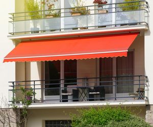 Markiza balkonowa w bloku. Na co zwrócić uwagę szukając markizy na balkon?