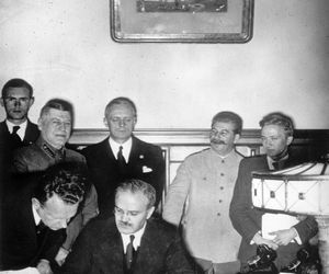 Pakt Ribbentrop-Mołotow: Jak Hitler i Stalin podzielili Polskę