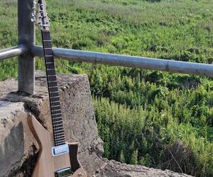 Jason Momoa zamówił gitarę od Polaków! 