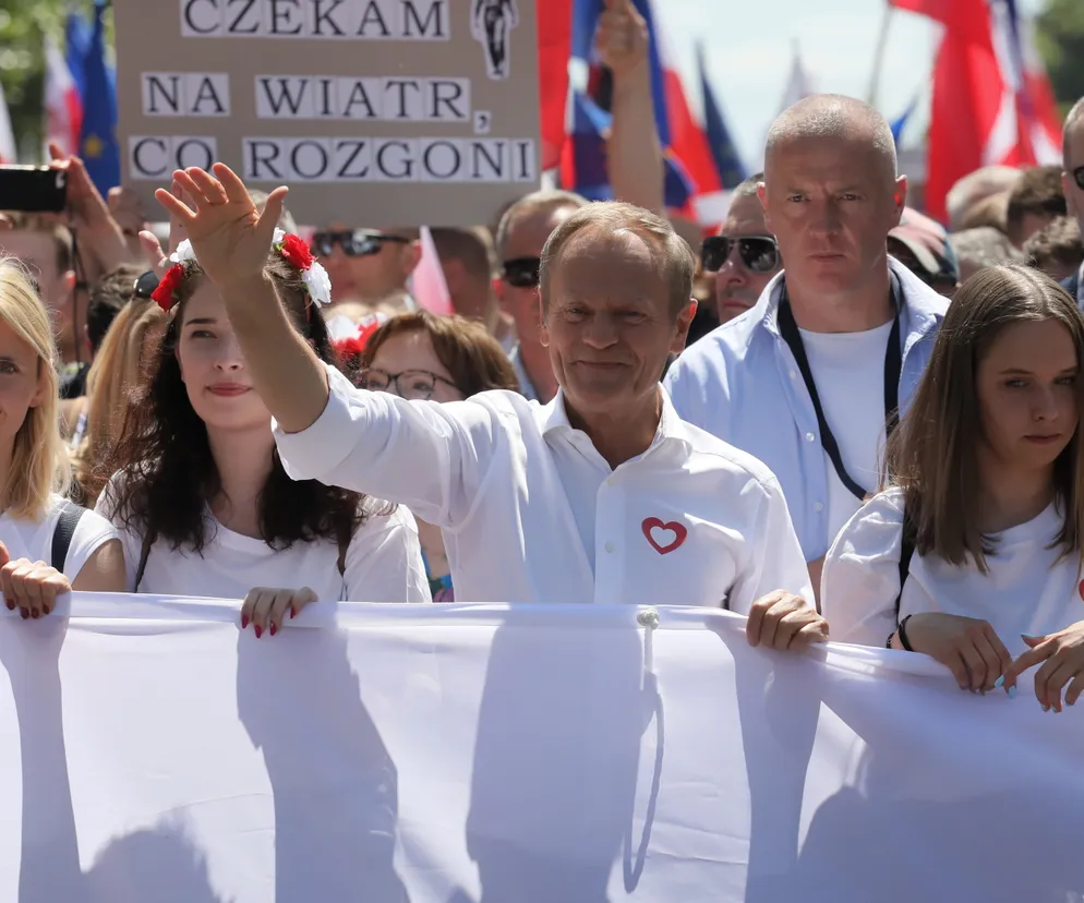 Tusk zdobył Warszawę. Tłumy na antyrządowym marszu opozycji