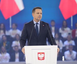 Trzaskowski jak gwiazda rocka. Zaczął przemówienie z przytupem