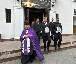 Tłumy na pogrzebie tragicznie zmarłej Mai. Kościół w Działdowie wypełniony po brzegi