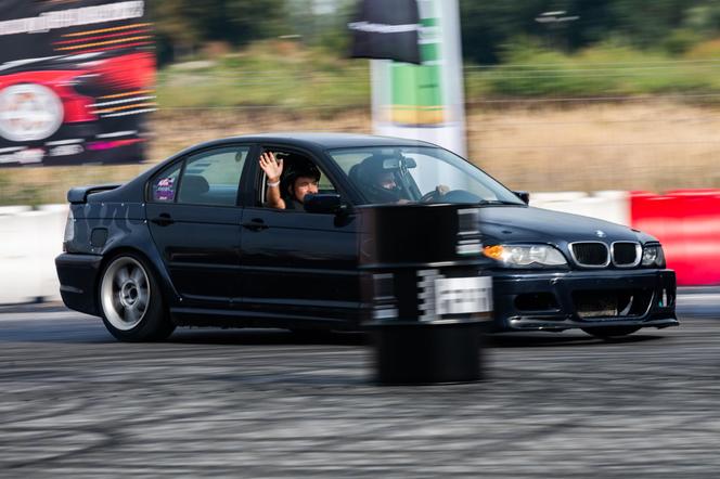 Szybkie samochody, drogowe akrobacje oraz piękne kobiety. Tak było na Tuning Show Expo w Krakowie