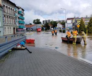 Powódź w województwie opolskim. Tak wyglądają działania strażaków [ZDJĘCIA].