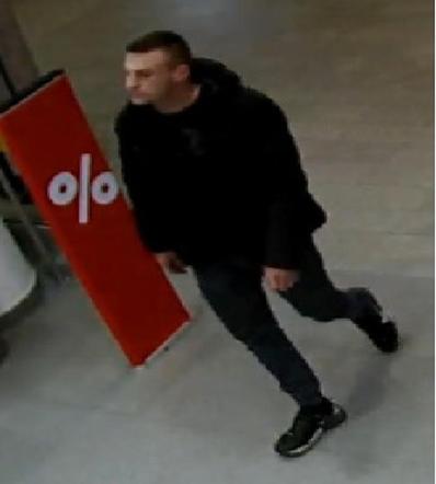 Olsztyn. Złodziej w centrum handlowym przy Tuwima. Szuka go policja! [ZDJĘCIA]