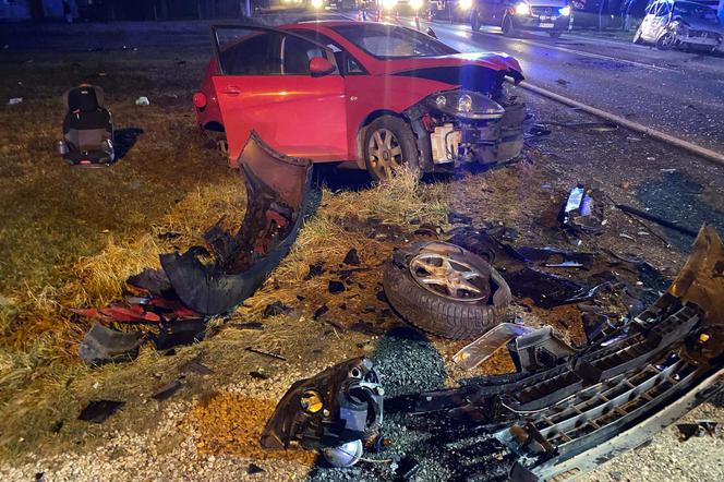 Czołowe zderzenie trzech aut pod Krakowem