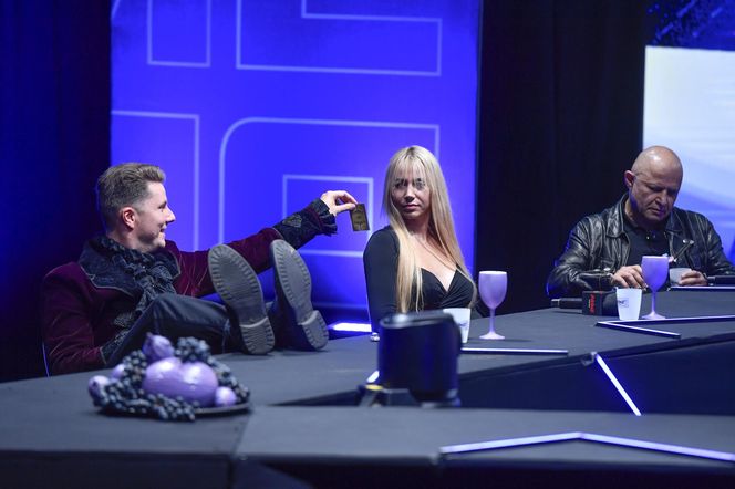 Korczarowski pobity na żywo! Jest nagranie! Brutalny atak Kapeli, w tle Schreiber