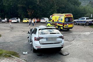 Niebezpieczny wypadek w Karpaczu! Ponad 20 osób rannych w wyniku zderzenia osobówki z autobusem 