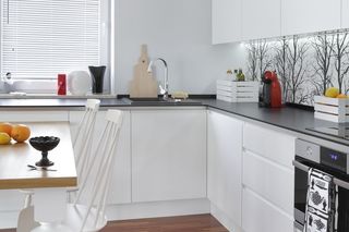 Tapeta NAD BLATEM W KUCHNI: 12 inspiracji na modną ścianę w kuchni ZDJĘCIA