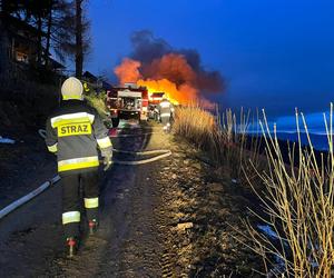 Pożar w Szczyrku. Doszczętnie spłonął drewniany budynek