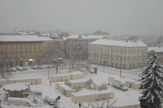 Kraków zasypany śniegiem! Armagedon na drogach. Jest apel do mieszkańców