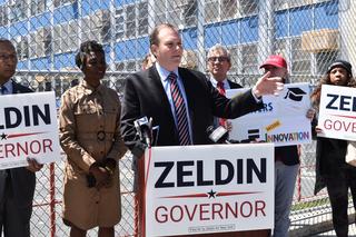 Zmiażdży republikanina dzięki finansom