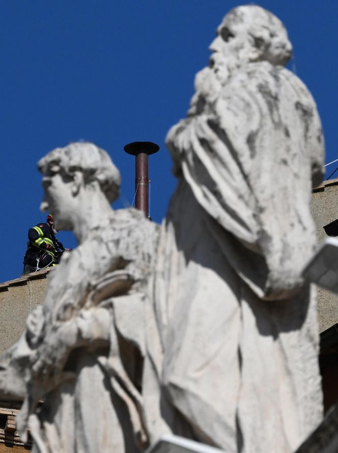 Przygotowania do konklawe 2025 w Kaplicy Sykstyńskiej