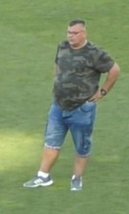 Wtargnęli na murawę podczas meczu Widzew Łódź - Znicz Pruszków. Ci KIBOLE POSZUKIWANI są przez policję!