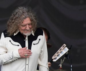 Robert Plant to jeden z najlepszych wokalistów na świecie. Oto 7 utworów Led Zeppelin, które tego dowodzą