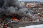 Potężny pożar zabytkowej hali w Gdańsku. Wielka chmura dymu w mieście