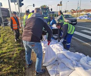 Trwa walka o osiedle Marszowice we Wrocławiu. Na miejscu pracują żołnierze i strażacy 