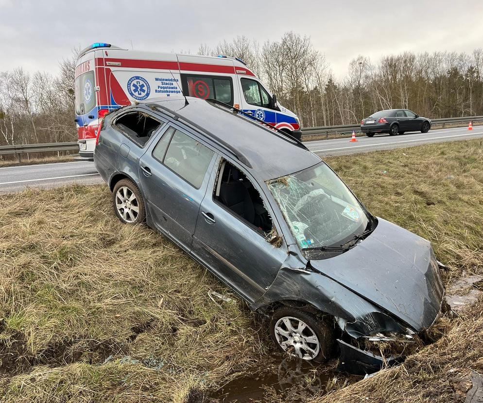 Samochód dachował na S3 przy Goleniowie. W środku były dzieci!