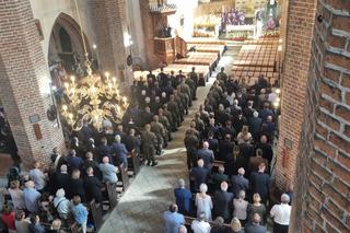 Pogrzeb szczątków ponad 700 ofiar niemieckich zbrodni. 188 trumien w kościele w Chojnicach