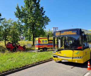 Zderzenie autobusu i osobówki na ul. Mikołowskiej w Katowicach