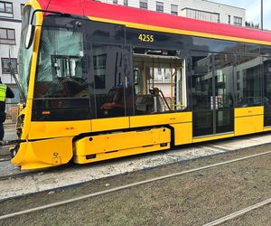 Zderzenie dwóch tramwajów w Warszawie. Wiele osób rannych