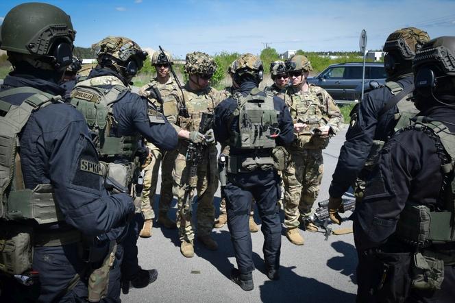 Policjanci z Rzeszowa na wspólnych ćwiczeniach z żołnierzami armii amerykańskiej