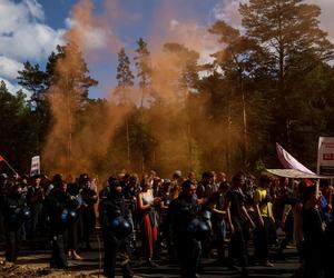 Protest przeciw planowanej rozbudowie fabryki Tesli pod Berlinem 