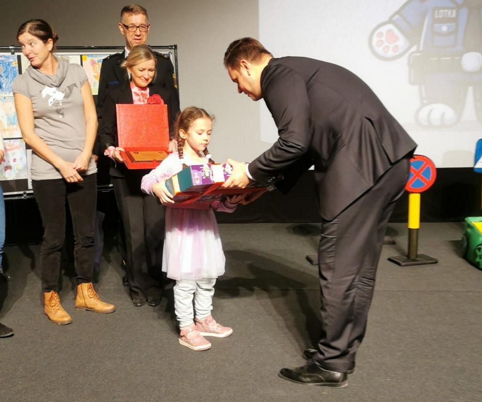 Oto nowa maskotka Straży Miejskiej w Świdniku. Lotkę wymyśliła 7-letnia Ola