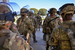 Pentagon tworzy tajną jednostkę do tłumienia zamieszek? Plan budzi kontrowersje