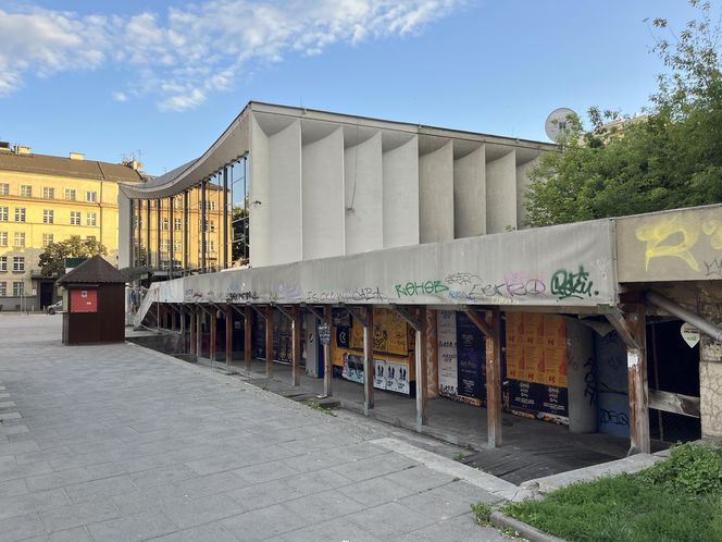 Taras między Hotelem Cracovia i Kinem Kijów. Czy nadaje się jeszcze do remontu?
