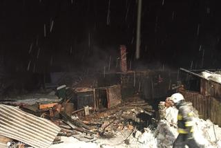 Pożar w Żurowej. Ojciec z synem stracili dach nad głową