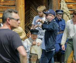 Artur Żmijewski miał problemy z obsadą Sami swoi. Początek